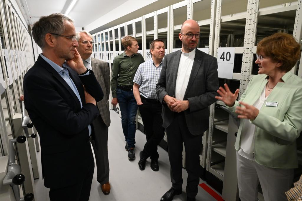 Eröffnung Archiv Landeskirche Sachsen Landeskirchenarchiv Dresden Coschütz Geschichte Genealogie Kirchenbücher