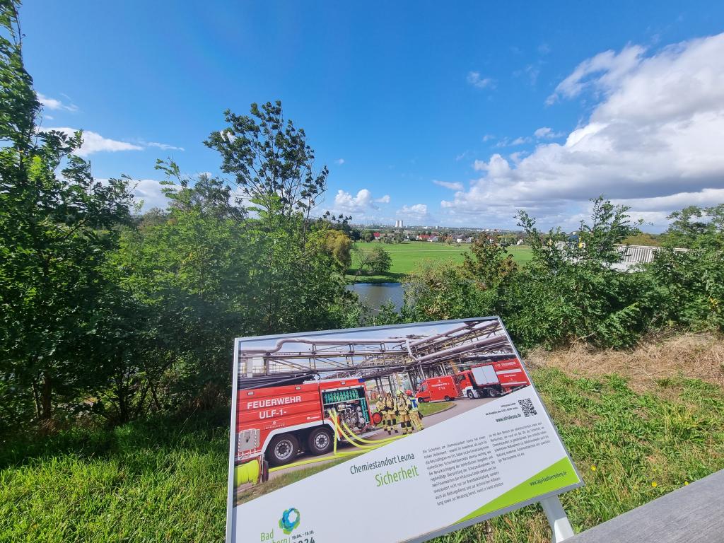 Blick auf die Saale-Aue nach Leuna © Karola Richter Blick auf die Saale-Aue nach Leuna © Karola Richter