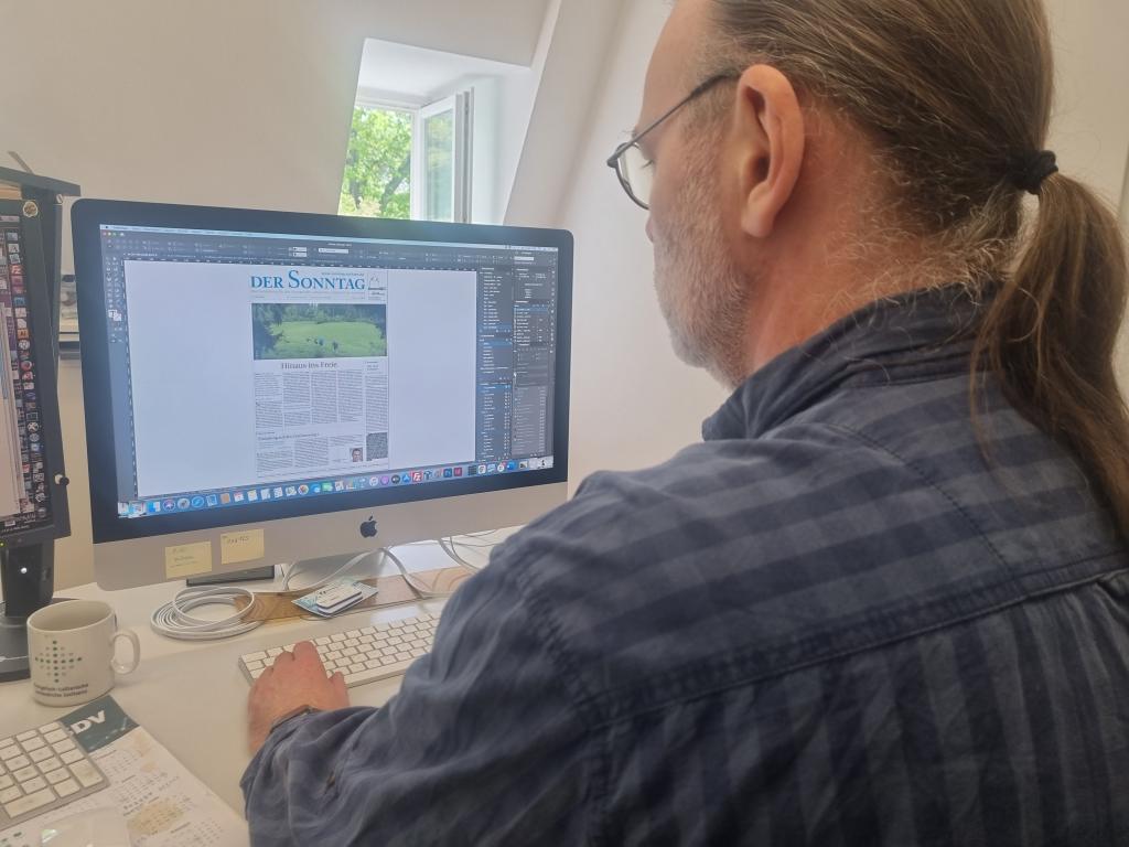Als Layouter ist Kai-Michael Gustmann für die grafische Gestaltung und den Satz verantwortlich.