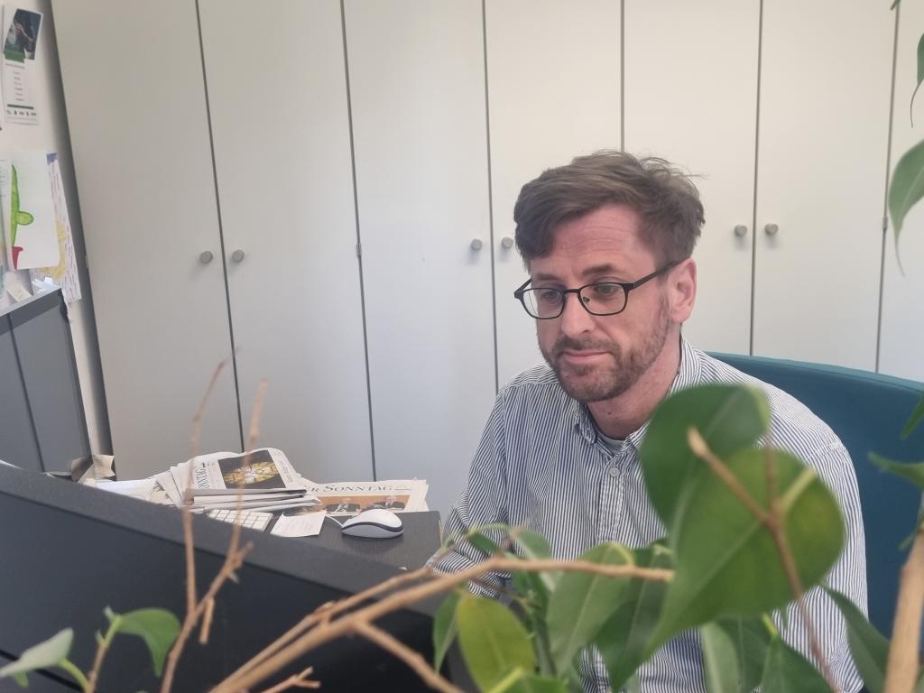 Der Leitende Redakteur Stefan Seidel hat den finalen Blick auf alle Seiten.