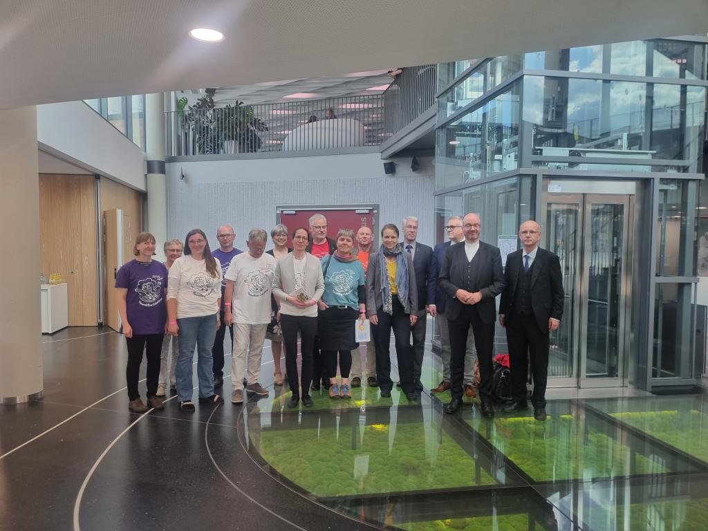 Veranstalter und Kirchenleitung würdigen den Landeskurrendetag und die Kurrendearbeit auf einem Empfang im Rahmen der Veranstaltung © Karola Richter Veranstalter und Kirchenleitung würdigen den Landeskurrendetag und die Kurrendearbeit auf einem Empfang im Rahmen der Veranstaltung © Karola Richter