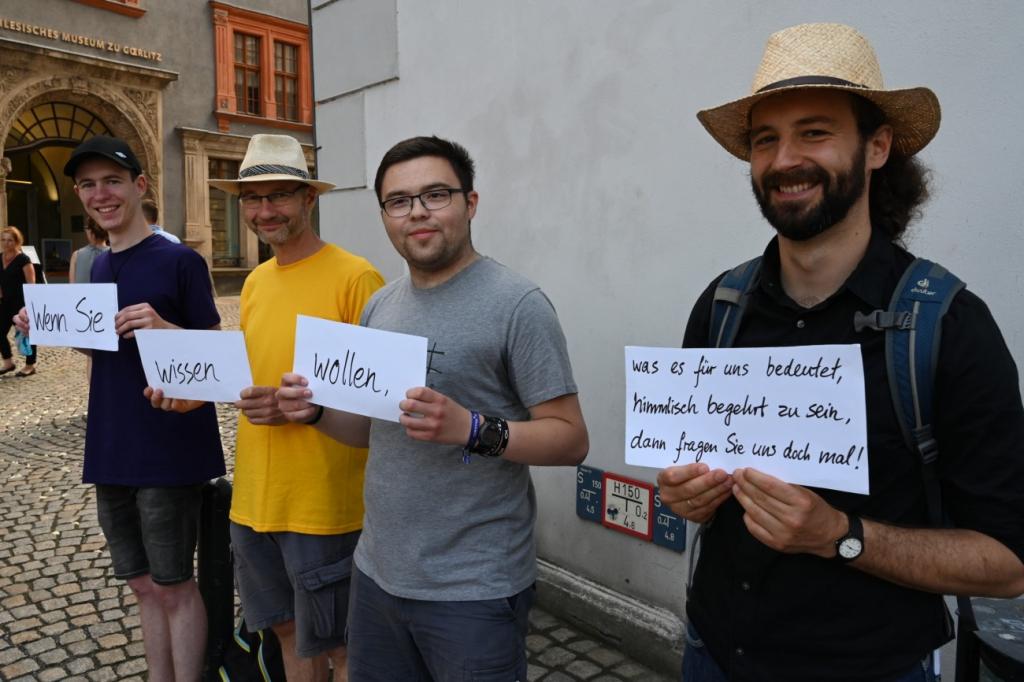 Austausch und Informationen boten viele Christen an – die Besucher nahmen das gerne und gut an © Steffen Giersch