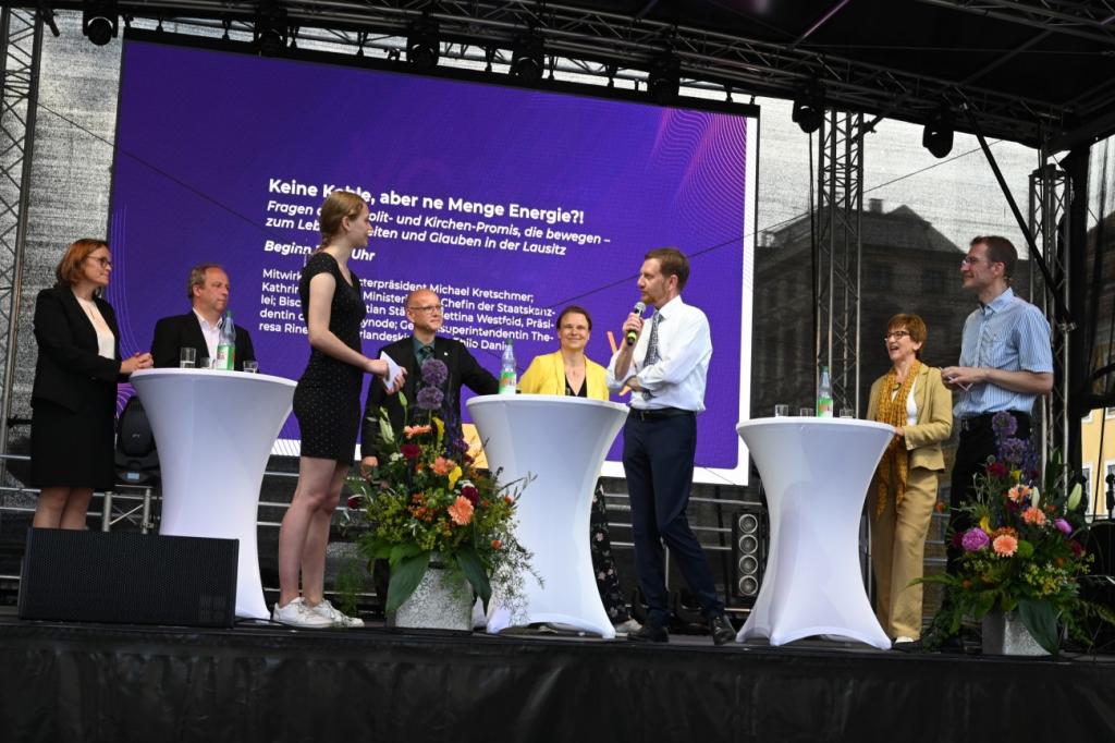 Ministerpräsident Kretschmer nahm an zahlreichen Gesprächen und Diskussionsrunden teil – ein wichtiges Thema in der Region: Der Braunkohleausstieg © Steffen Giersch