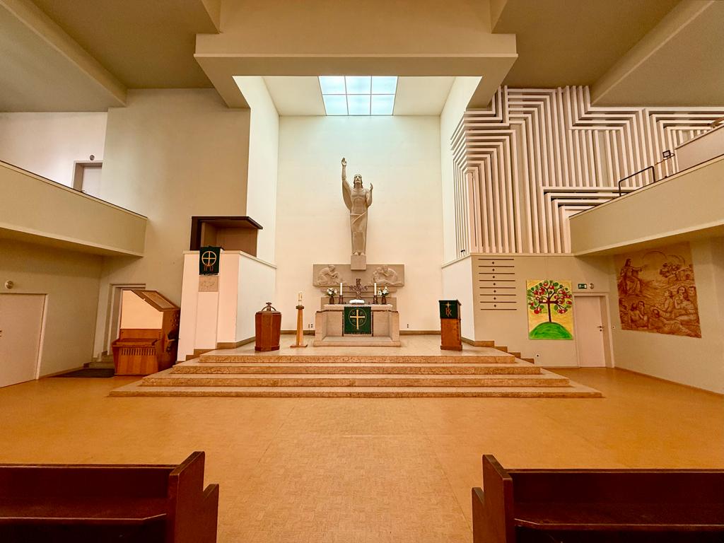 Der Altar der Versöhnungskirche, nach Norden ausgerichtet © Anna Hofer