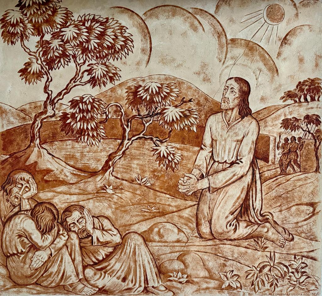 Graffitos von Alfred Brumme, links neben dem Eingang zur Feierkirche © Anna Hofer