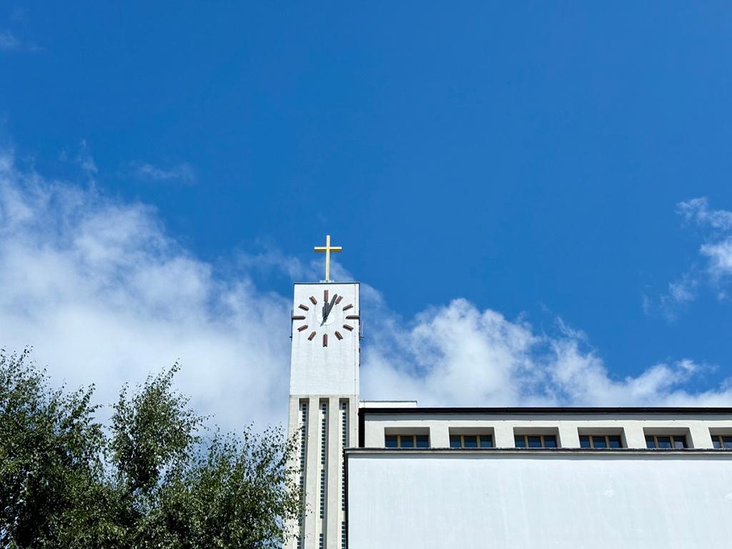 Markanter Blickfang: Der 43 Meter hohe Glockenturm mit Aussichtsplattform © Anna Hofer
