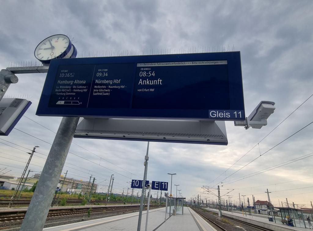 Der Sonderzug fährt in Leipzig an Gleis 11 ein. Über den Lokführer Herrn Schurig können Sie in unserer aktuellen Ausgabe 23 lesen. © Karola Richter 