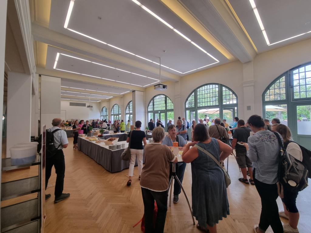 Die Halle füllt sich © Karola Richter