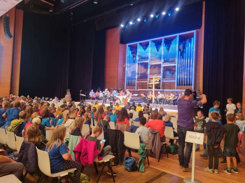 Abschlussgottesdienst mit Uraufführung des Musicals, für das die Kurrenden intensiv geprobt und ihre Lieder einstudiert haben. © Karola Richter 