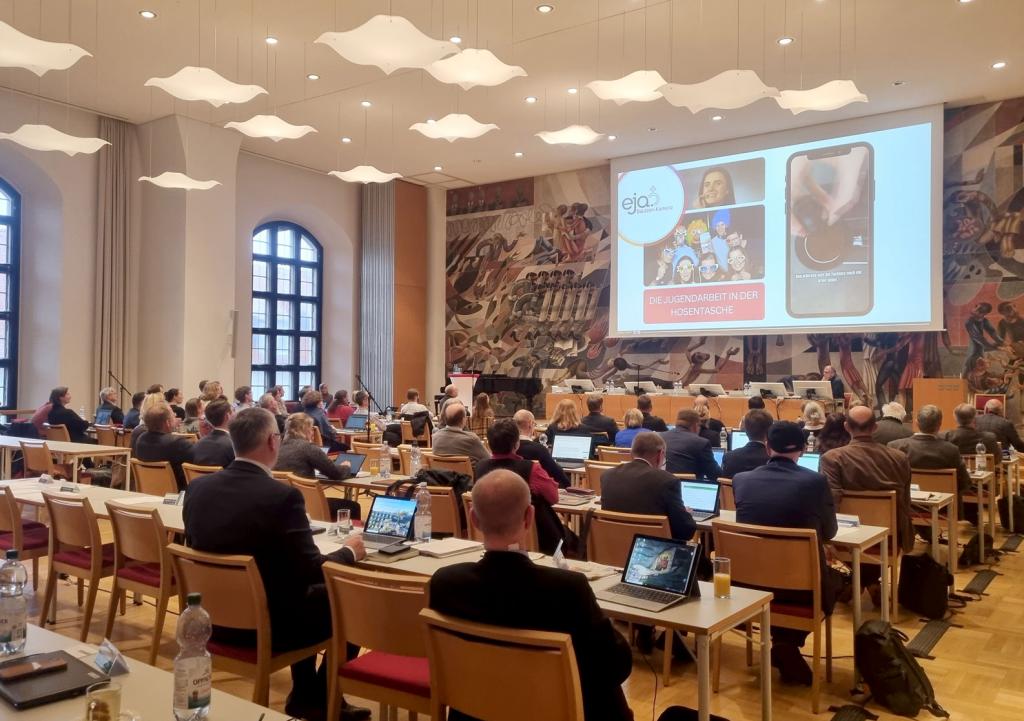 Gezeigt wurden Ausschnitte aus den Berbungsviideos, hier im Bild der Gewinneraccount der Evangelischen Jugend im Kirchenbezirk Bautzen-Kamenz © K. Richter Gezeigt wurden Ausschnitte aus den Berbungsviideos, hier im Bild der Gewinneraccount der Evangelischen Jugend im Kirchenbezirk Bautzen-Kamenz © K. Richter