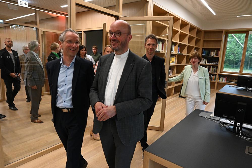 Eröffnung Archiv Landeskirche Sachsen Landeskirchenarchiv Dresden Coschütz Geschichte Genealogie Kirchenbücher