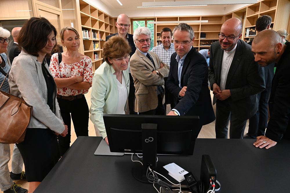 Eröffnung Archiv Landeskirche Sachsen Landeskirchenarchiv Dresden Coschütz Geschichte Genealogie Kirchenbücher