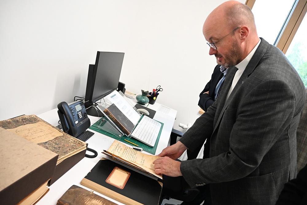 Eröffnung Archiv Landeskirche Sachsen Landeskirchenarchiv Dresden Coschütz Geschichte Genealogie Kirchenbücher