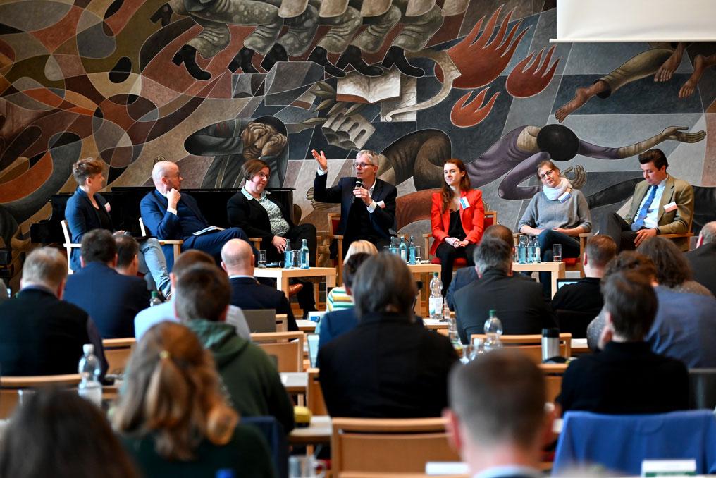 Podiumsdiskussion beim Thementag der Landessynode Sachsen. © Steffen Giersch