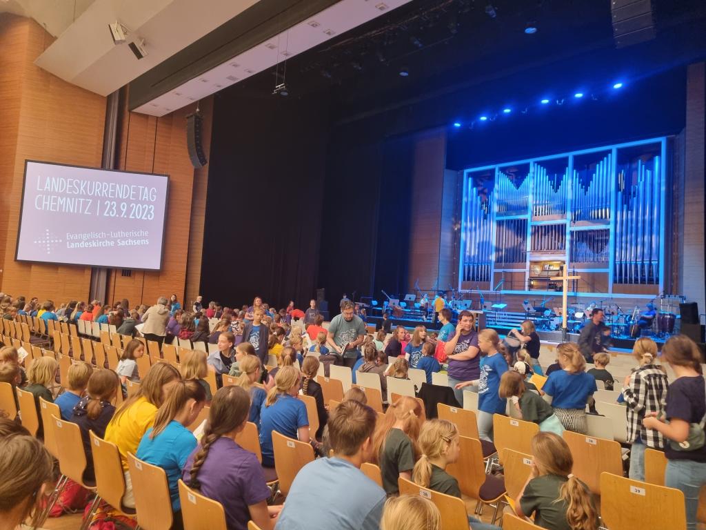 Am 23. September fand in der Stadthalle Chemnitz der 4. Sächsische Landeskurrendetag statt. Das Motto lautet »Himmeltöne – Erdenklänge« © Karola Richter 