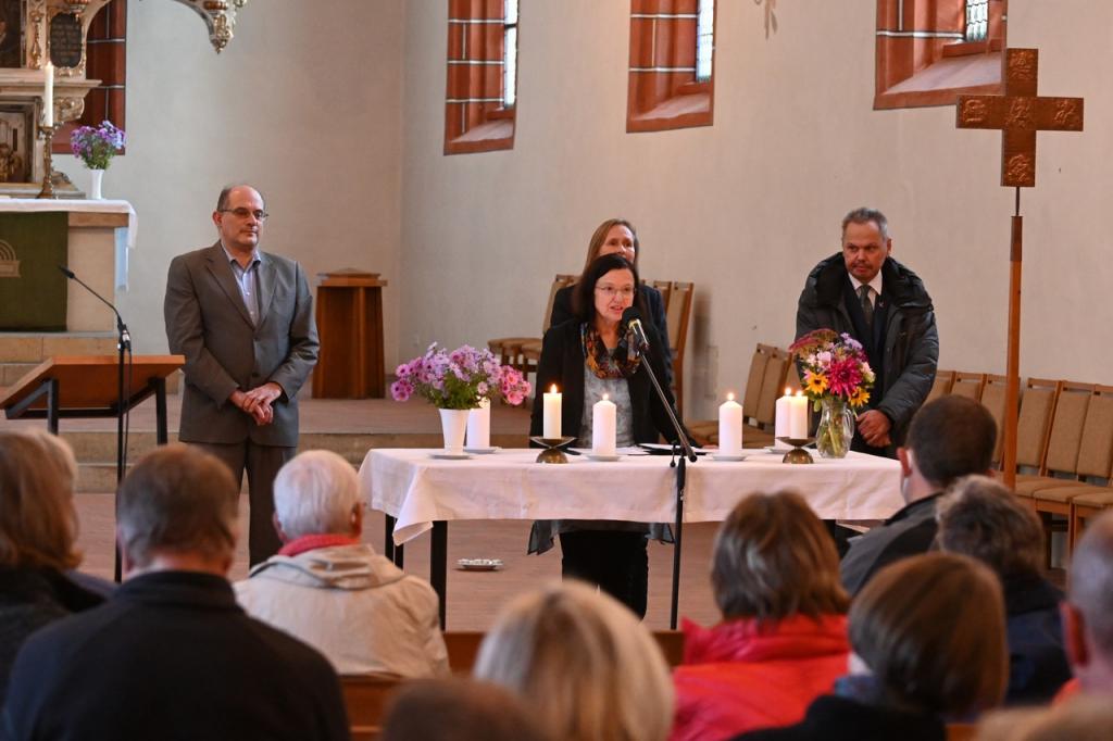 Gottesdienst Meißen Kirche Lektoren Altartisch© Steffen Giersch