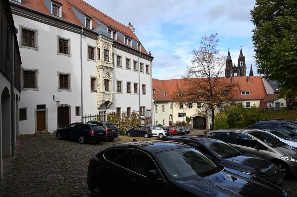 Klosterhof Meißen Autos Albrechtsburg © Steffen Giersch