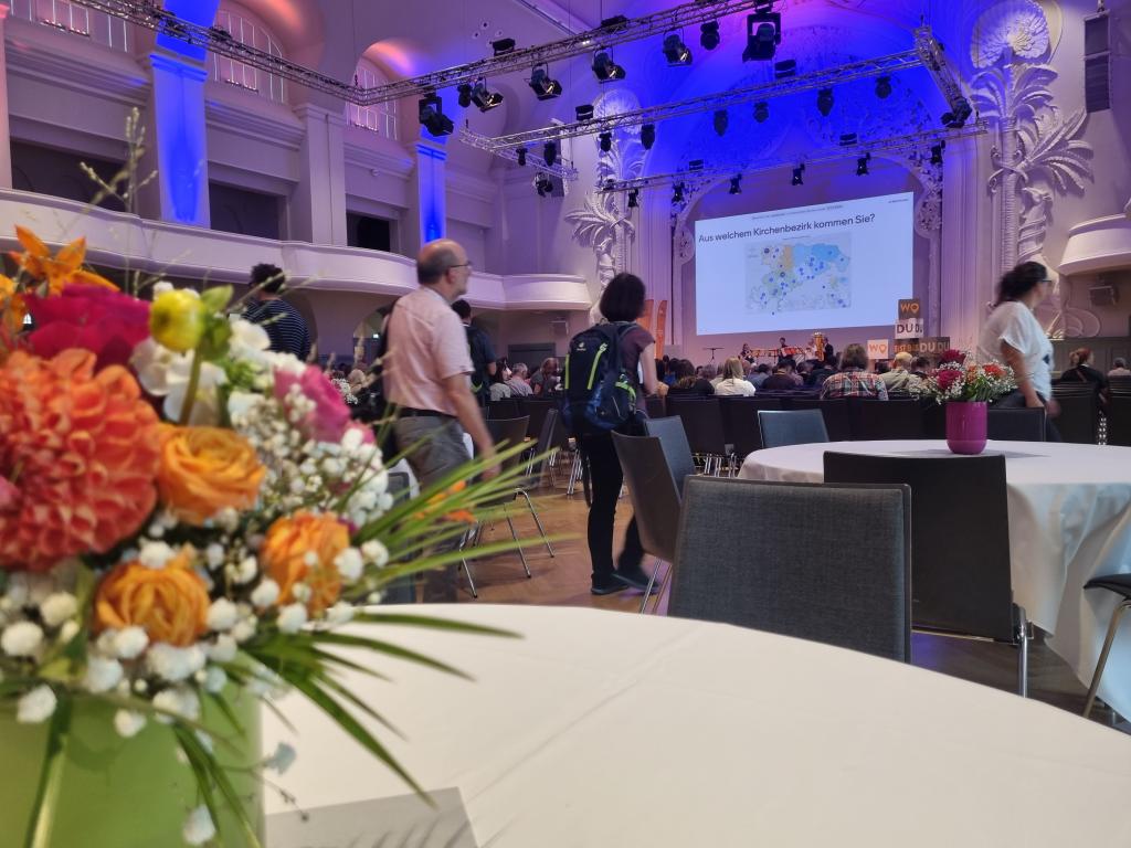 Die Halle füllt sich © Karola Richter