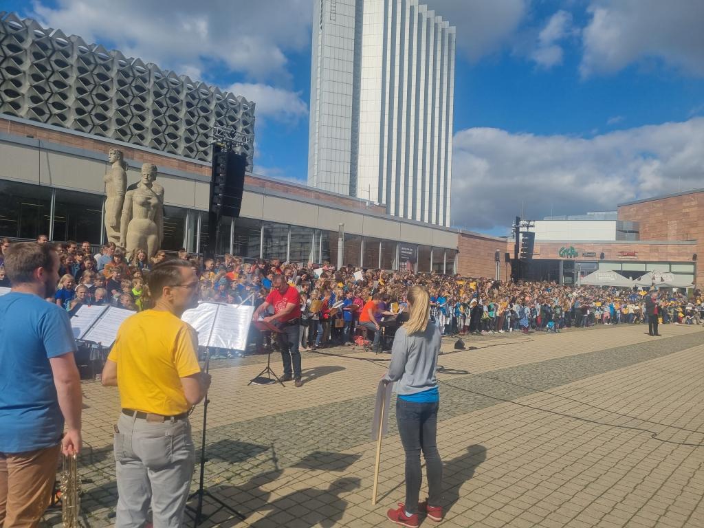 Treppensingen vor der Stadthalle Chemnitz © Karola Richter 