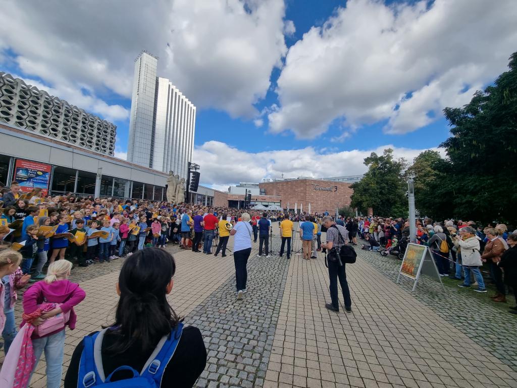 Treppensingen vor der Stadthalle Chemnitz © Karola Richter 