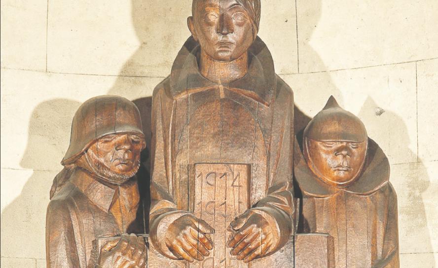 Holzskulptur »Magdeburger Ehrenmal« (1929) von Ernst Barlach