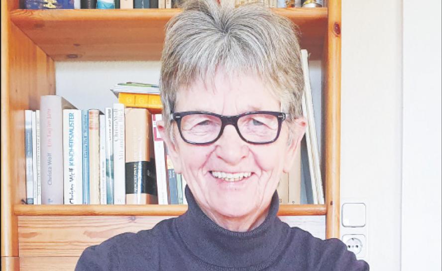 Inge Krause bei einer Schreibwerkstatt an der Akademie. Foto: Andreas Roth Schreiben, Evangelische Akademie Meißen, Inge Krause, Schreibwerkstatt