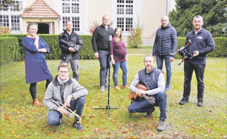 Sie haben das Kirchenvideo gemacht (v.l.): Annemarie Bretschneider, Jonathan Witschas, Sven Hansemann, Joachim Pietschmann, Christin Pietschmann, Peter Schulze, Andreas Hantusch und Holger Creuz. Kirchgemeinde Gröditz-Frauenhain, Gröditz, Frauenhain, Merzdorf, Pulsen, Raden, Nauwalde, Spansberg, Nieska, Schweinfurth, Stille, Video,