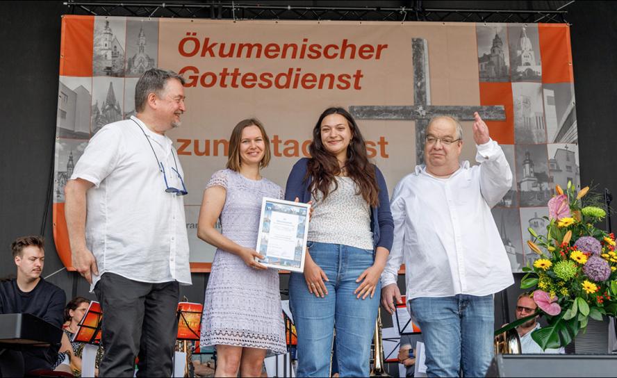 Vertreter der Initiative »Integration und Bildung« wurden mit dem diesjährigen Ökumenepreis Leipzig ausgezeichnet - zum Stadtfest-Gottesdienst © Uwe Winkler 