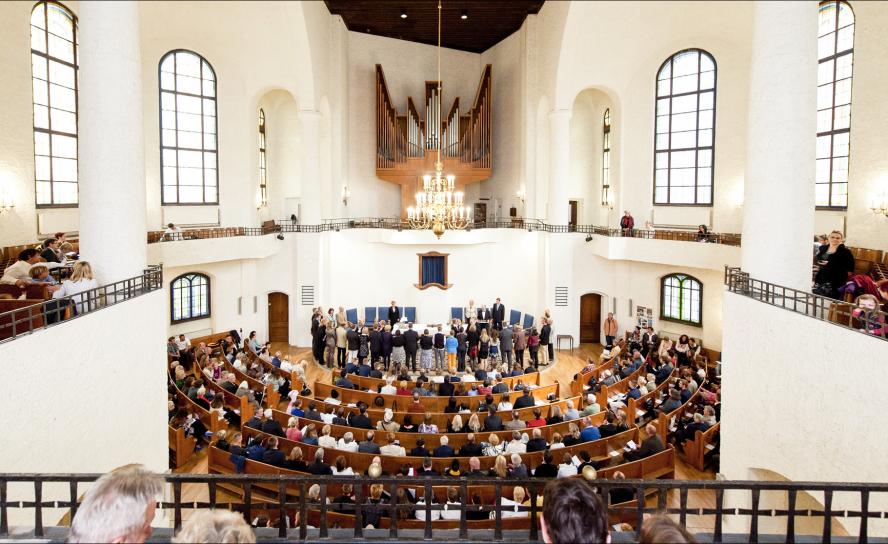 Evangelisch Reformierte Kirche in Leipzig: Nach einem Bombenangriff 1943 wurde die Kirche in schlichter Weise aufgebaut und 1949 wiedereröffnet. © Friederike Ursprung 