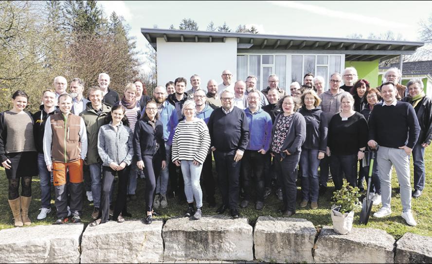 Tagung des Vereins Himmli- sche Herbergen mit acht Gästen aus Sachsen am 19. März auf dem Flensunger Hof in Mücke. © Himmlische Herbergen