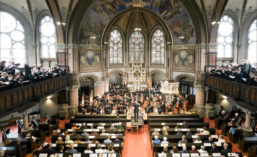 Musikalischer Höhepunkt der Landeskirchenmusiktage: Das chorsinfonische Konzert »grenzenlos« – wie das Motto der Musiktage – am 13. April in der Johanneskirche Meißen, auch mit der Kantatenpremiere »Über Grenzen«. © C. Hübschmann Musikalischer Höhepunkt der Landeskirchenmusiktage: Das chorsinfonische Konzert »grenzenlos« – wie das Motto der Musiktage – am 13. April in der Johanneskirche Meißen, auch mit der Kantatenpremiere »Über Grenzen«. © C. Hübschmann
