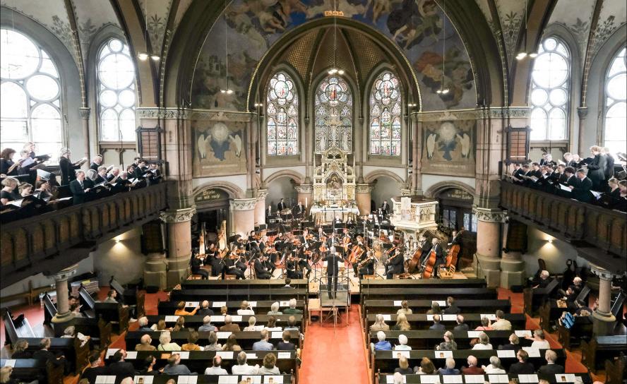 Musikalischer Höhepunkt der Landeskirchenmusiktage: Das chorsinfonische Konzert »grenzenlos« – wie das Motto der Musiktage – am 13. April in der Johanneskirche Meißen, auch mit der Kantatenpremiere »Über Grenzen«. © C. Hübschmann