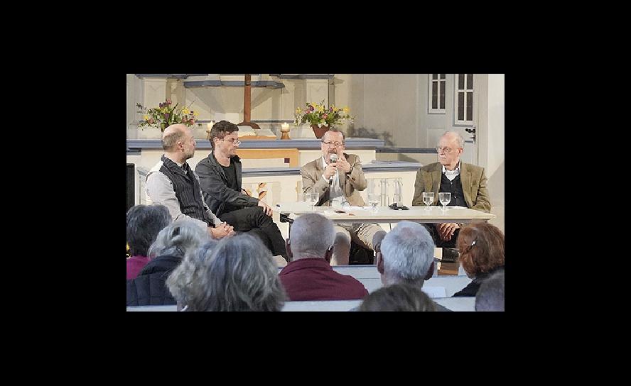 Podium in der Inselkirche (v. l.): Arne Lietz, Stefan Seidel, Martin Kobler, Joachim v. Braun. © Uta Gau