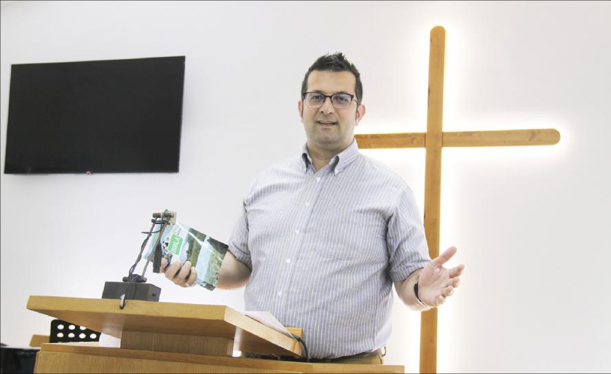 Albaniens ranghöchster Protestant: Pastor Ergest Biti gehört als Vorsitzender der evangelischen Allianz des Landes dem interreligiösen Rat Albaniens an. © Günter Saalfrank Albaniens ranghöchster Protestant: Pastor Ergest Biti gehört als Vorsitzender der evangelischen Allianz des Landes dem interreligiösen Rat Albaniens an. © Günter Saalfrank