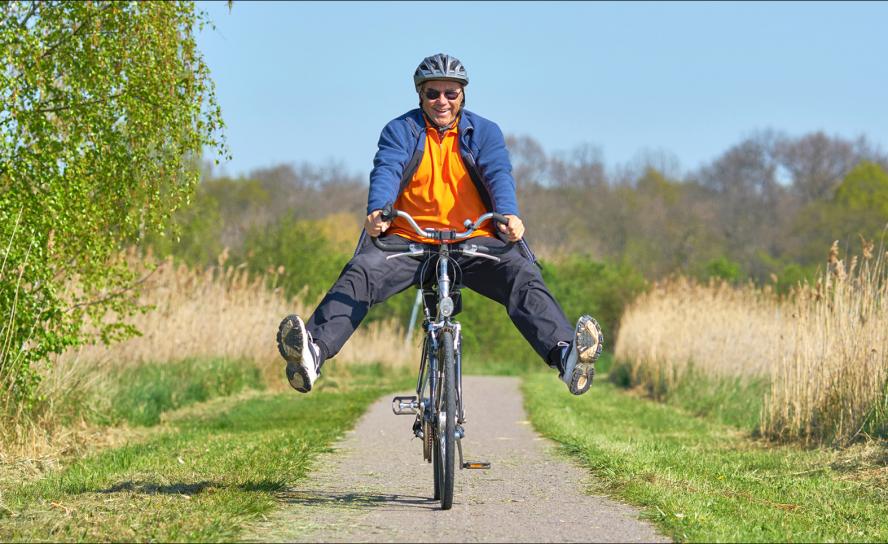 Rauf aufs Rad: Das Fahrradfahren bedeutet für viele Freiheit und Leichtigkeit (Themenfoto). © Jenny Sturm – stock.adobe.com