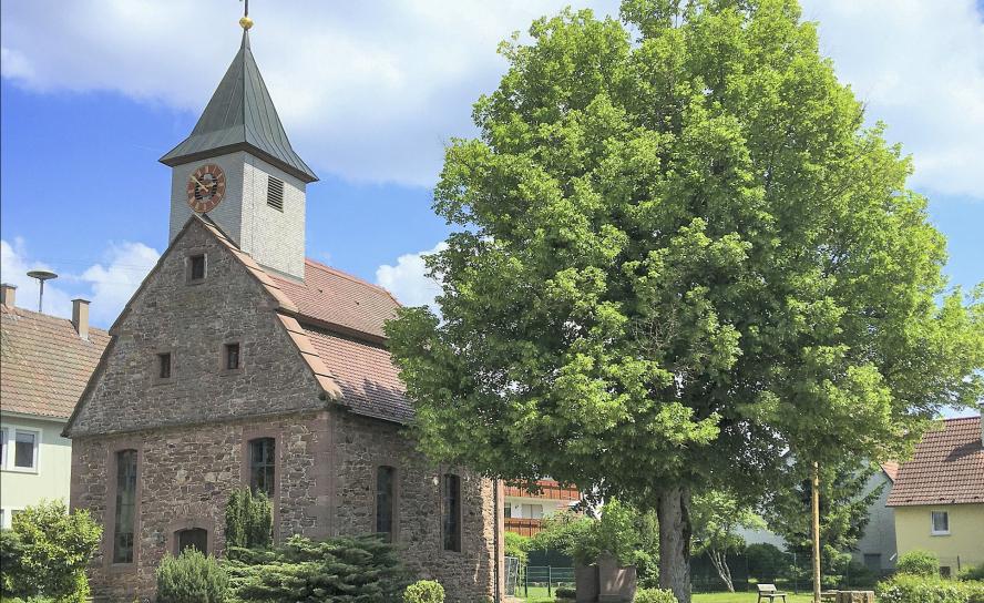 Die ehemalige Waldenserkirche in Neuhengstett wurde nach zwei hölzernen Vorläufern im Jahr 1769 als Steinkirche errichtet. Seit 1823 ist das Gotteshaus eine lutherische Kirche.Foto: Evangelische Kirchengemeinde im Heckengäu