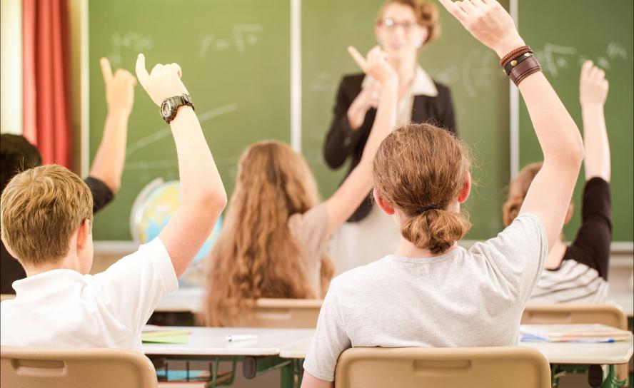 Umgang mit Leid: Der Religionslehrertag befasst sich am 22. November mit dem Umgang mit Trauer und Leid im Religionsunterricht. © Kzenon – stock.adobe.com