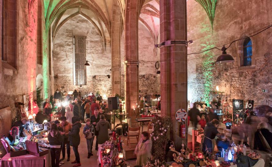 Der Klosterart-Oschatz e. V. belebt seit einigen Jahren die Klosterkirche. Nach zwei Jahren Corona-Pause konnte der Adventsmarkt wieder stattfinden. © Thomas Barth