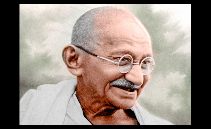 Mahatma Gandhi (1869–1948) war der geistige wie politische Führer der indischen Unabhängigkeitsbewegung, die 1947 mit seinem Konzept des gewaltfreien Widerstands das Ende der britischen Kolonialherrschaft über Indien erreichte. © akg-images/GandhiServe India