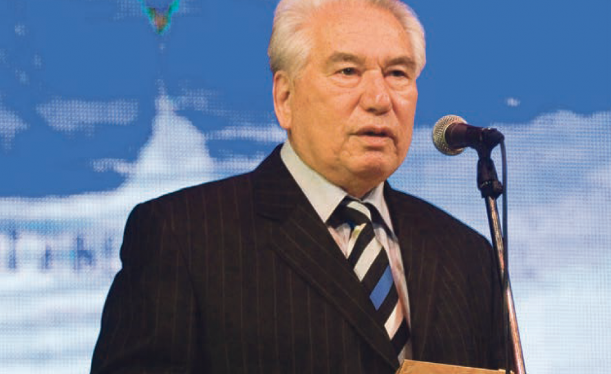 Schriftsteller und Gottsucher: Der Kirgise Tschingis Aitmatow (1928–2008) setzte sich auch intensiv mit der Religion auseinander. © Medovich/CC BY-SA 4.0