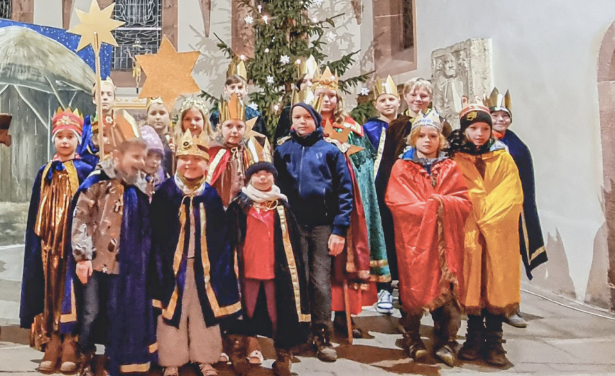 Sternsinger bringen den Weihnachtssegen in viele Häuser und sammeln Spenden. © Andreas Schulz (Archivbild) Sternsinger bringen den Weihnachtssegen in viele Häuser und sammeln Spenden. © Andreas Schulz (Archivbild)