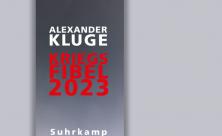 Alexander Kluge: Kriegsfibel 2023. Mit 45 Schwarz-Weiß-Abbildungen. Suhrkamp Verlag 2023, 126 S., 16 Euro
