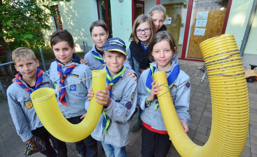 Keine Uniform, sondern eine »Kluft« tragen die Jungen und Mädchen: Die Gäste von drei Pfadfinderstämmen feierten am Wochenende in Machern das Zehnjährige des gastgebenden Stammes. Foto: Roger Dietze Pfadfinder, Machern, Jubiläum