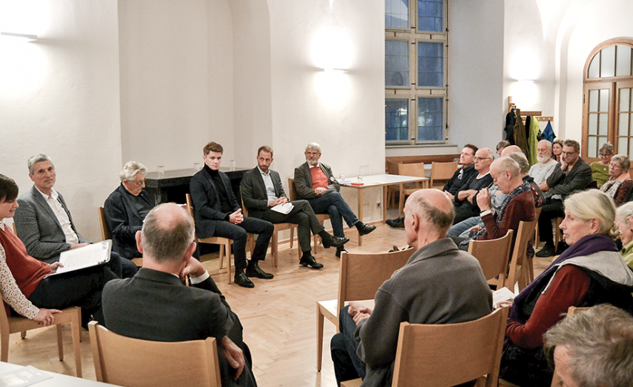 Podium mit Dr. Julia Gerlach, Michael Zimmer- mann, Gerhart Baum, Jan Frederek Lindenberg, Dr. Nikolaos Gazeas und Harald Bretschneider (v. l.) © Richter