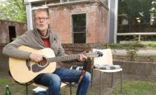 Will Selbstheilungskräfte stärken: Singleiter Jochen Bockholt aus Hannover leitet Singgruppen für Krebspatienten.