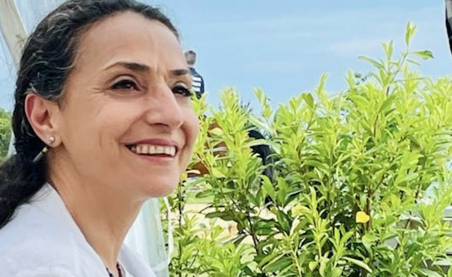 Viola Raheb stammt aus Bethlehem und lebt als Theologin und Beraterin in Wien.