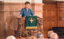 Anna-Nicole Heinrich eröffnete am Sonntag die neue Reihe der Kanzelreden in der Michaeliskirche Leipzig. Die Präses der EKD-Synode sprach zum Thema „Kirche in der Empörungsgesellschaft“. Foto: Ralf Seeger
