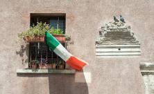 Noch alles bella in Italia? Im Land wächst die soziale Ungleichheit wie seit dem Zweiten Weltkrieg nicht mehr. Als Antwort auf die Ängste der Bürger verspricht die italienische Rechte eine starke Nation. © Valery – stock.adobe.com Noch alles bella in Italia? Im Land wächst die soziale Ungleichheit wie seit dem Zweiten Weltkrieg nicht mehr. Als Antwort auf die Ängste der Bürger verspricht die italienische Rechte eine starke Nation. © Valery – stock.adobe.com
