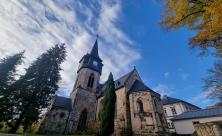 An der St. Gangolf-Kirche in Kohren-Sahlis wurde am Volkstrauertag ein Kranz zum Gedenken niedergelegt. 