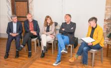 Wie geht Kirche der Zukunft? Podiumsdiskussion zum Jubiläum der Leisniger Kastenordnung in der Leisniger Matthäikirche (v.l.): Landtagsmitglieder Frank Richter (SPD) und Rico Gebhardt (Die Linke)          
          <div class=